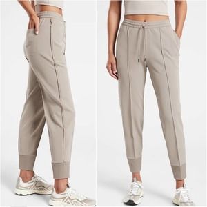 athleta • endeavor joggers in bluff grey